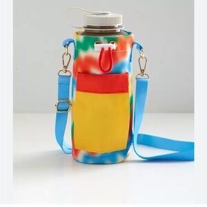 WATER BOTTLE SLING - SQUIGGLES
Ban.do